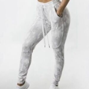 Buffbunny white camo Jogger size Large